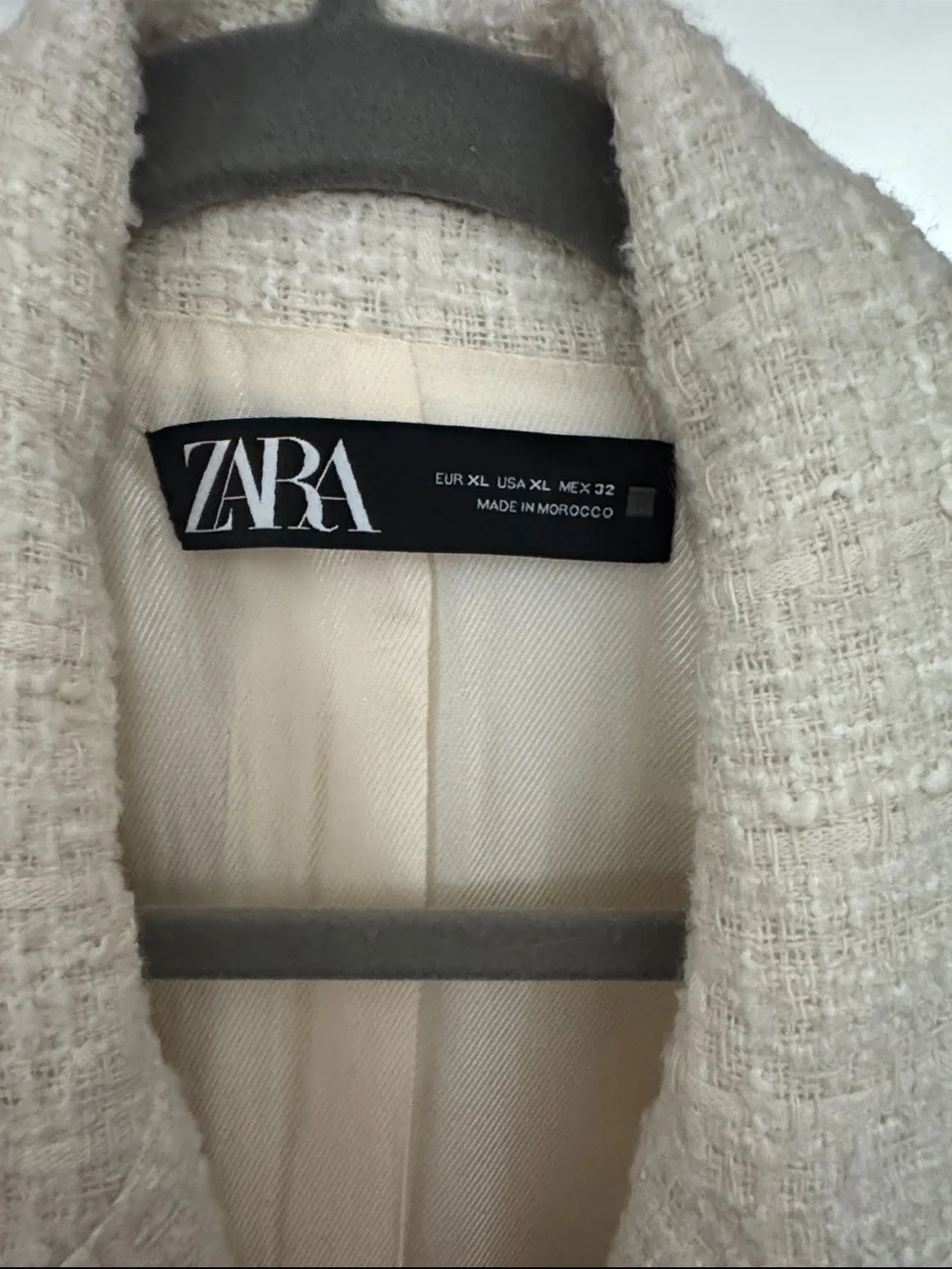 Zara Textured Cream Double-Breasted Blazer with Gold Buttons – XL - Picture 2 of 9